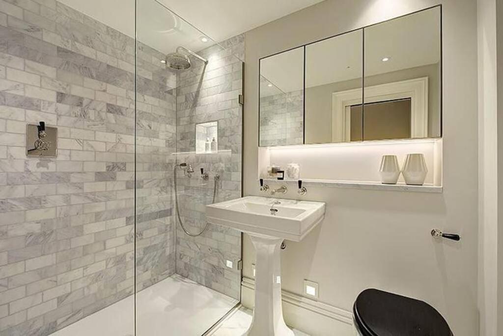 Apartment Stunning-hyde Park- 2bed-2bath Luxury Single Level London